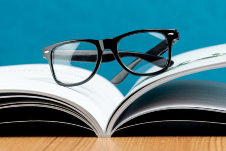 Mengenal Kacamata Baca dan Cara Memilihnya yang Tepat