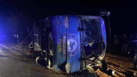 Kecelakaan bus di Aljazair menewaskan kiper dan juga asisten pelatih El Bayadh.