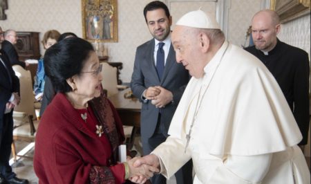 Megawati Soekarnoputri bertemu dengan Paus Fransiskus di Istana Apostolik, Vatikan. (Foto: PDIP)