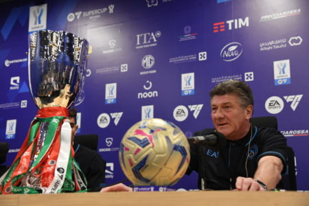 Walter Mazzarri tak hadiri penyerahan medali Supercoppa Italiana