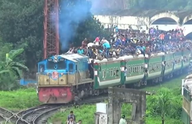 Kereta Api Bangladesh dengan jalur paling ekstrem di dunia (Dok YouTube Support)