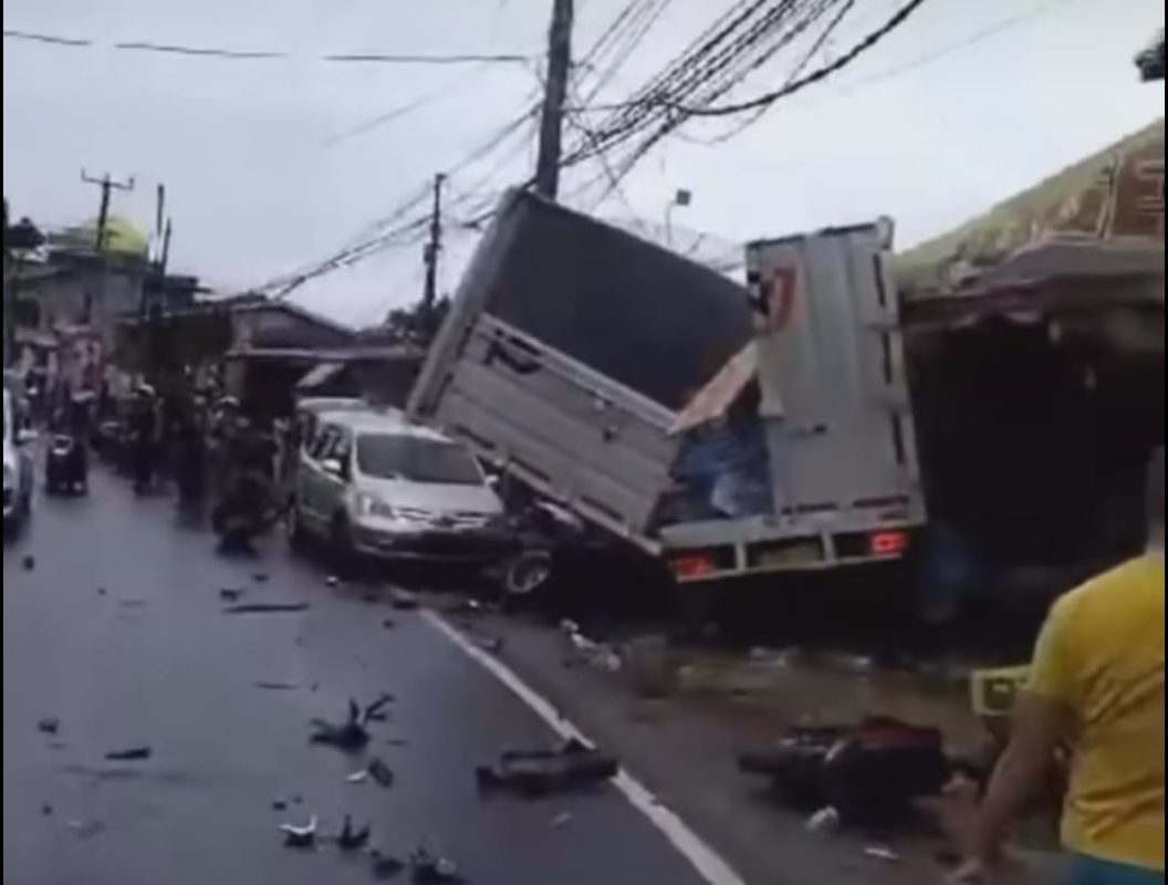 14 korban kecelakaan beruntun 5 mobil di Puncak, Bogor (tangkapan layar)