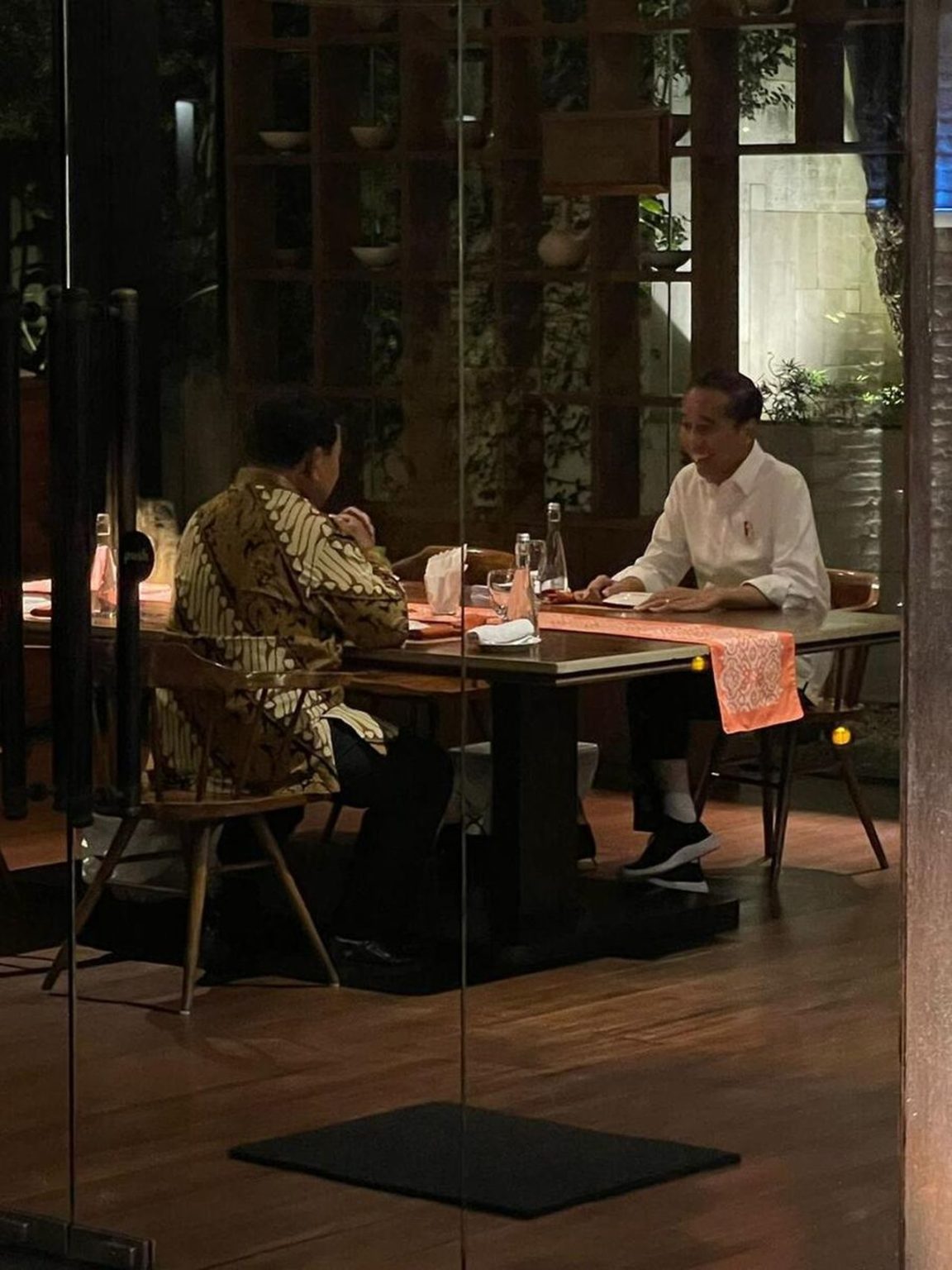 Jokowi makan malam bersama prabowo
