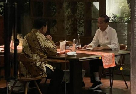 Jokowi makan malam bersama prabowo