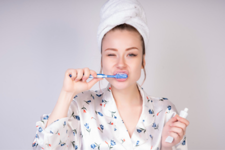Hukum sikat gigi di siang hari, apakah bisa membatalkan puasa?