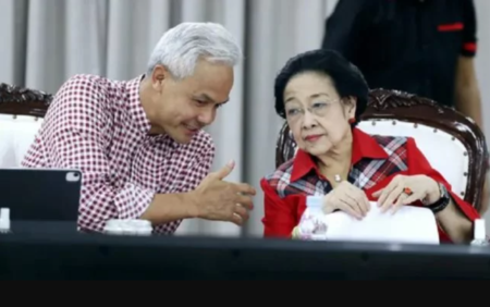 Ketua Umum PDI Perjuangan Megawati Soekarnoputri dan Ganjar Pranowo