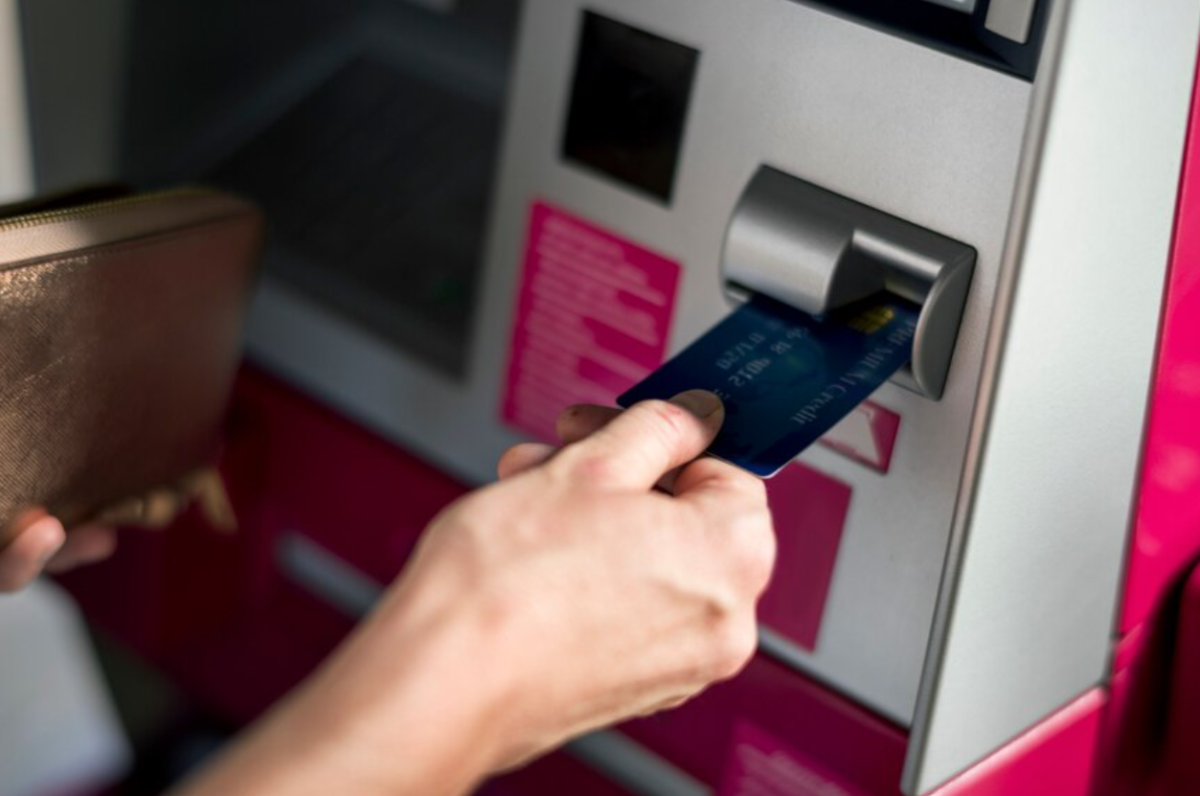 Modus Pencurian dengan Ganjal Kartu ATM