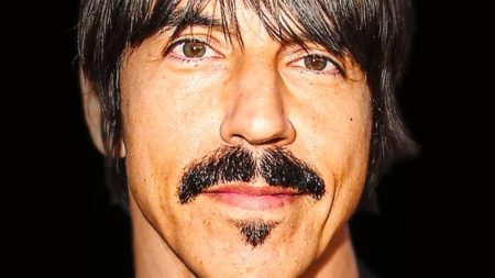 Anthony Kiedis: Vokalis Enerjik dari Red Hot Chili Peppers