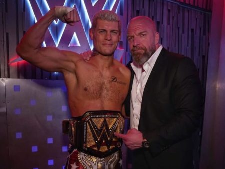 Cody Rhodes (kiri), Triple H (kanan) setelah menang di Wrestlemania / sumber: @tripleh / via: Instagram