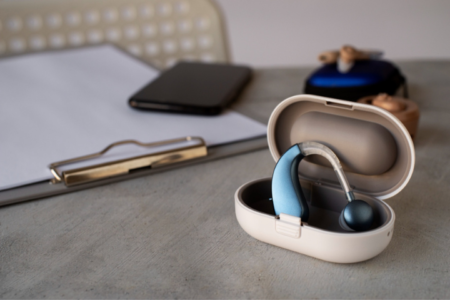Cara menyambungkan earphone bluetooth ke HP iOS dan Android dengan mudah