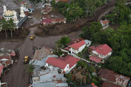 Banjir Bandang Lahar Dingin Gunung Marapi di Sumbar Sebabkan Akses Jalan Padang Pariaman - Padang Panjang Putus Total