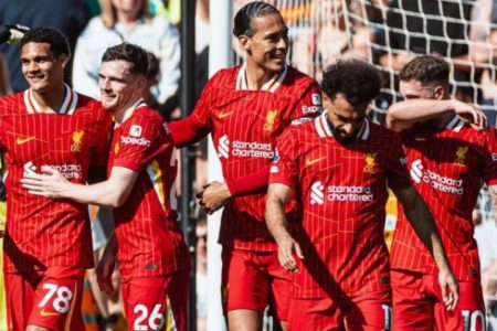 Liverpool tutup musim dengan kemenangan setelah mengalahkan Wolverhampton 2-0 di Anfield