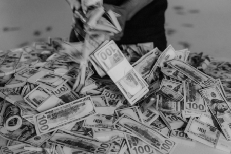 Mata uang yang lebih kuat dari dolar AS. (Foto: Pexels/Tima Miroshnichenko)