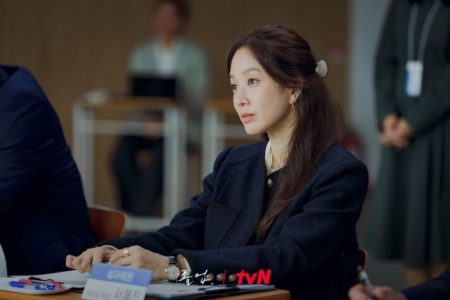 Profil Jung Ryeo Won, Lawan Main Wi Ha Joon dalam Drakor Drakor The Midnight Romance in Hagwon