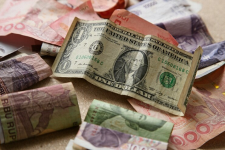 Rupiah melemah lagi terhadap dolar AS, tembus Rp 16.200. (Foto: Freepik/wirestock)