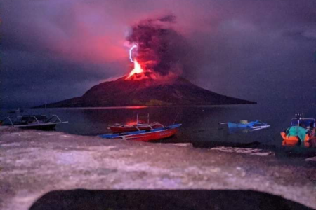 5 fakta unik gunung ruang, keajaiban dan kekuatan gunung api aktif di sulawesi utara yang perlu anda ketahui!
