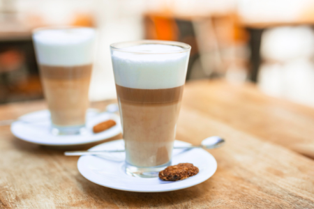 4 inovasi terbaru dalam menikmati kopi susu dari yang sederhana hingga ekstrem