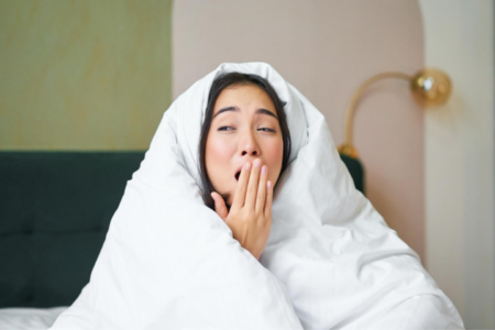 5 cara efektif untuk menghindari rasa ngantuk setelah jam makan siang